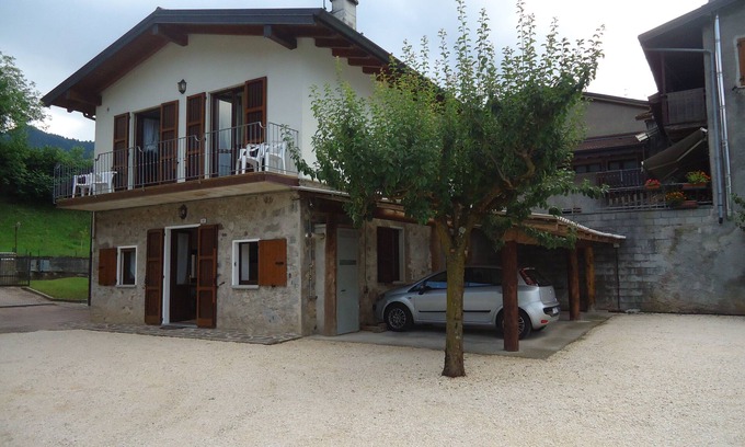 Idro Apartment | Casa Vittoria: Ideal Lakefront Retreat for 5 Guests