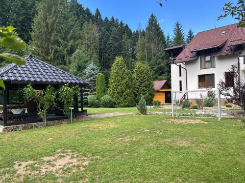 Gura Humorului House | Explore Casa Voroneț: Pet-Friendly Getaway Awaits You