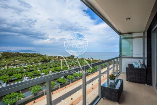 Cabanes Apartment | Oceanfront Casa Wesley Ivan: 4-Star Stay with Pool & Views
