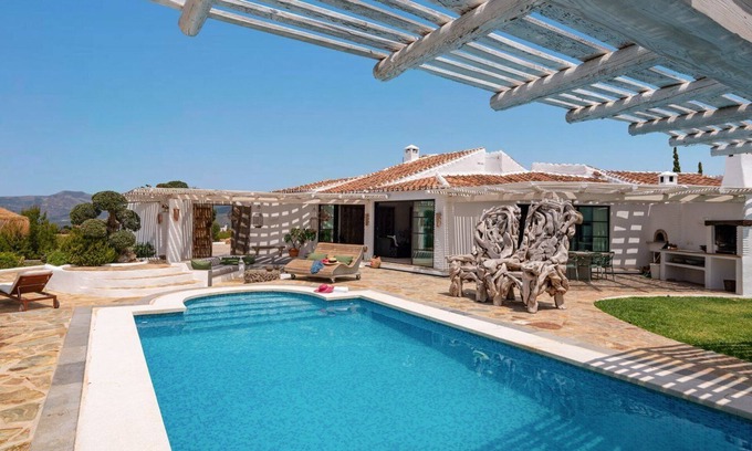 Canillas de Aceituno Villa | Discover Casa Wils: A 10/10 Retreat with Pool & Spa