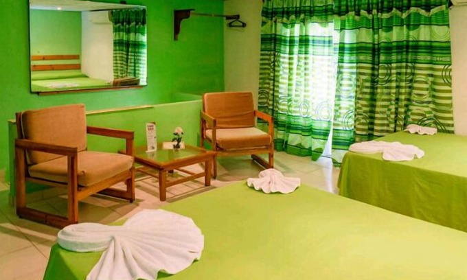 Centro Havana Apartment | Discover Casa Yaite y Lazaro: Family-Friendly with Spa