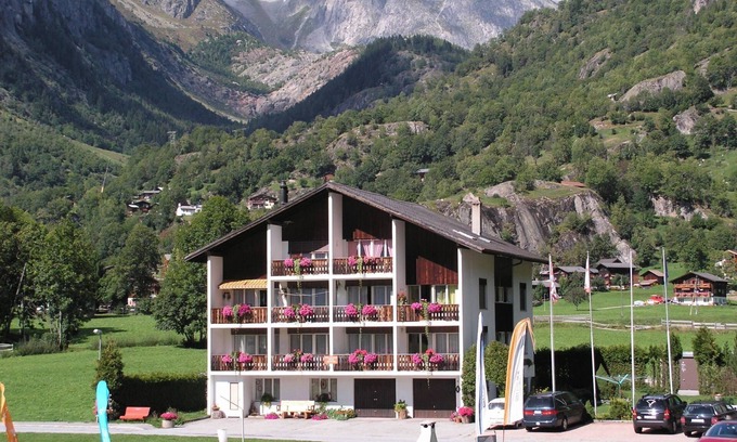 Reckingen Apartment | Top-Rated Casa Yolanda Mireille with Spa & Family Amenities