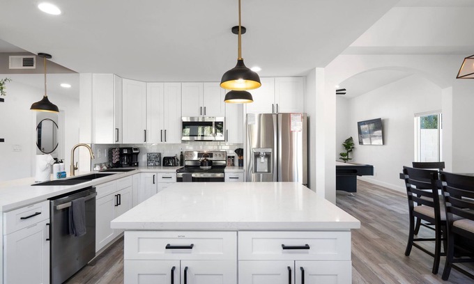 Chandler House | Experience Casa Yucca 1: Family-Friendly with Pool & Breakfast