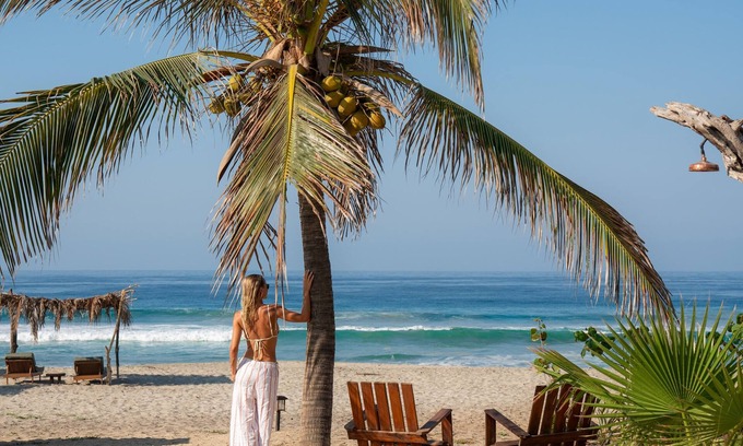 Barra de Colotepec Hotel | Discover Casa Yuma: Poolside Bliss with Top Guest Ratings