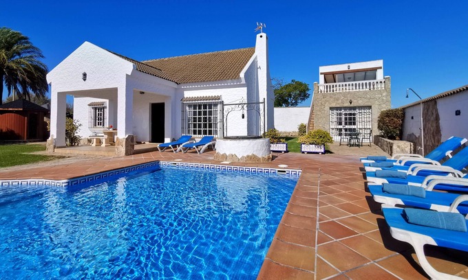 Zahora Villa | Relaxing Villa in Zahora with Saltwater Pool & Private Spa