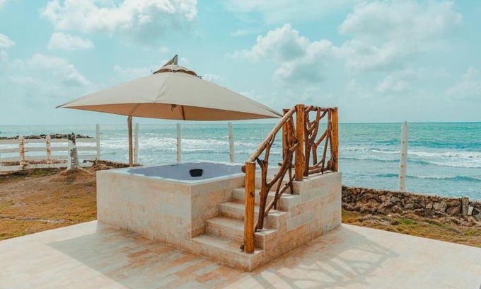 Cordoba Villa | Cozy Casa Zazil: Oceanfront Retreat with Hot Tub & Views