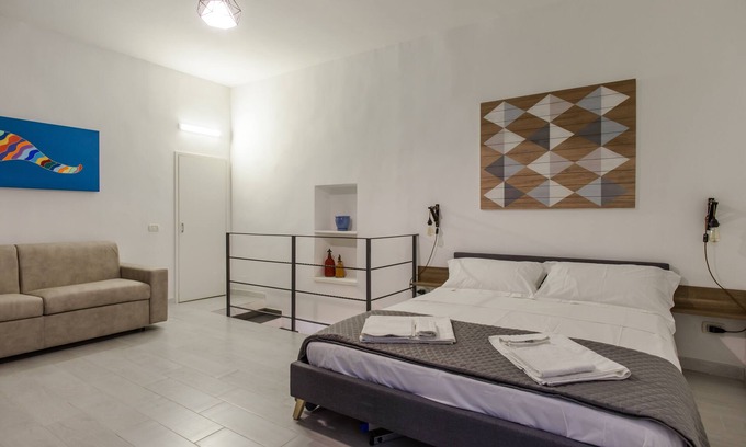 Quartieri Spagnoli House | Casa90 Holiday Home: Guest Rated 10/10 with Pool & Breakfast