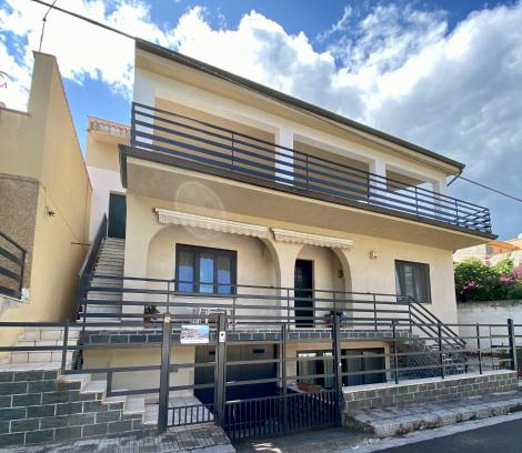 Aspra House | Unforgettable Stays at CasaAmare with Oceanfront Views