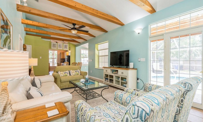 Venice House | CasaBella Venice – 3BR/3.5BA Pool Home Near Historic Downtown & Beach