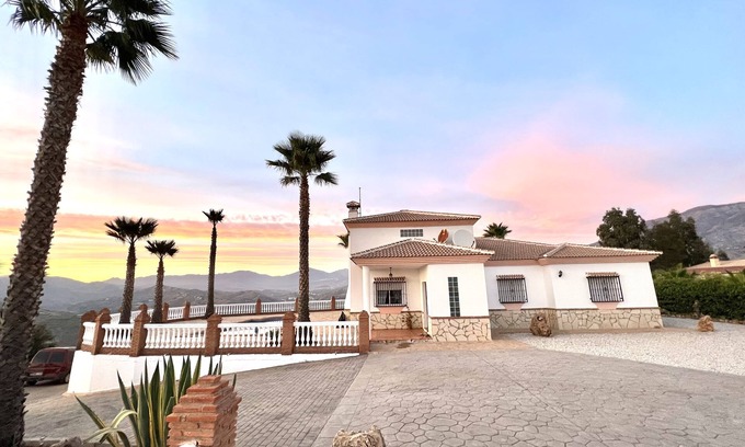 Vinuela Villa | Relax at CasaBlanca: Rural Villa with Pool & Ocean Views