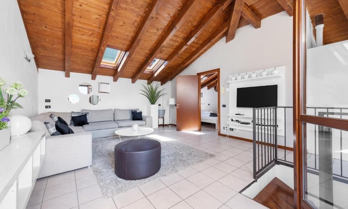 Acquaseria Apartment | Scenic CasaCamelia 35: 4-Star Lake Como Retreat