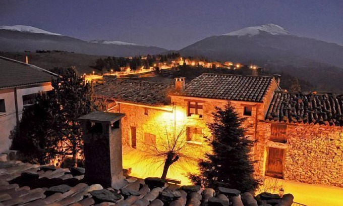 Campelles Cottage | CasaCampelles: Ideal Retreat for 12 with Ocean Views
