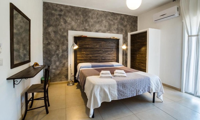 Santo Stefano di Camastra Bed & Breakfast | Cozy Casadada Bed and Breakfast: Pet Friendly Retreat