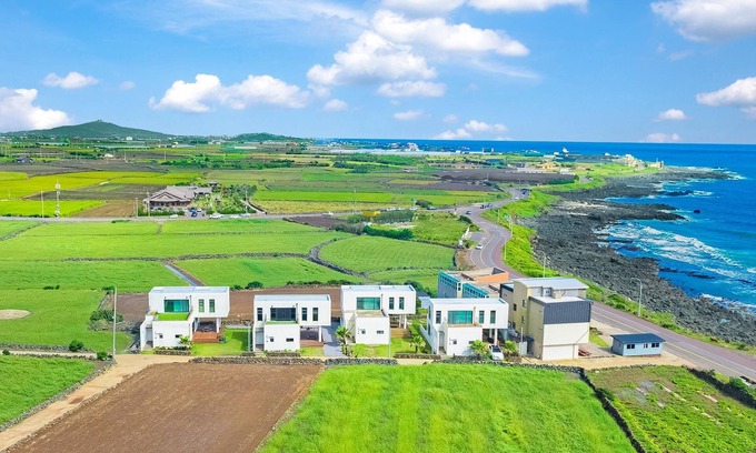 Andeok House | Family-Friendly Retreat at Casadelfino in Jeju