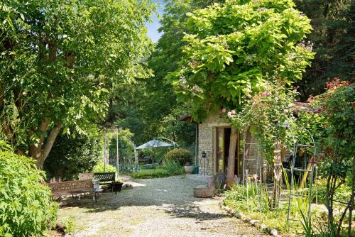 Cassinasco Apartment | Pet and Child Friendly Retreat at Casafiò Grotta