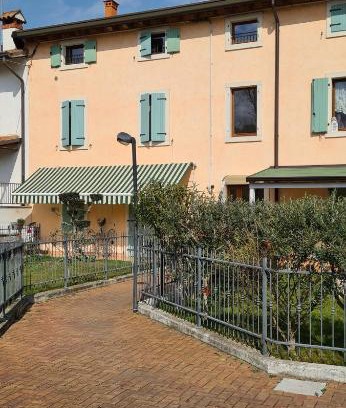 Valeggio sul Mincio Apartment | Discover Casaflora: Family-Friendly with Exceptional 9.7 Rating