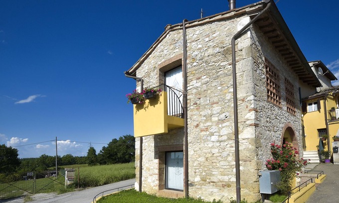 Colle di Val d'Elsa House | Discover CASAILCAMBIO: Renovated Tuscan Retreat with Breakfast
