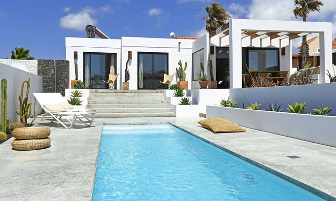 La Pared House | Experience Casajable: Top-Rated Retreat with Private Pools