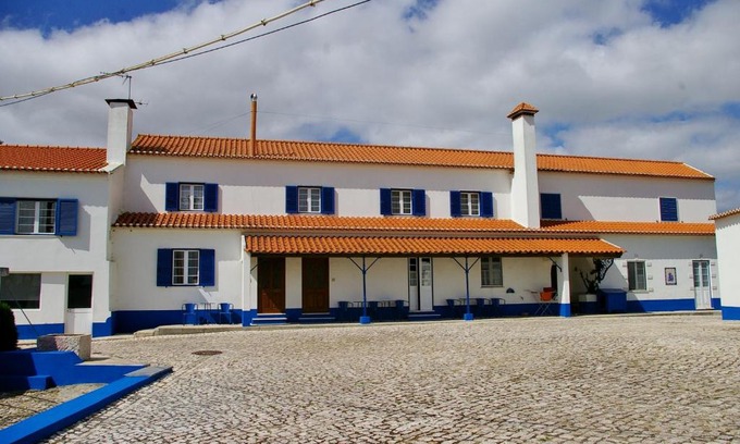 Carvoeira Apartment | Welcoming Casal Alentejano with Kitchen Amenities