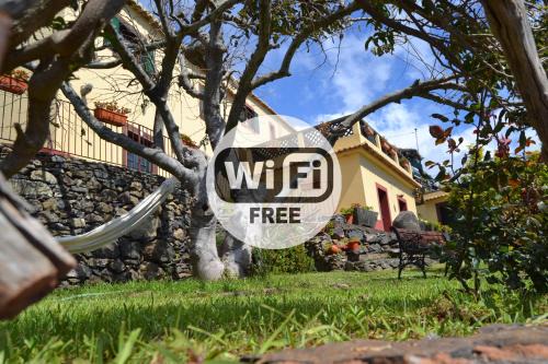 Paul do Mar House | Relaxing Casal São João Cottages with Oceanfront Views
