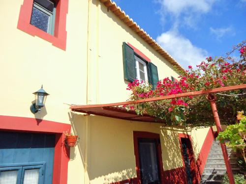 Paul do Mar Apartment | Pet-Friendly Casal São João Cottages with Oceanfront Views