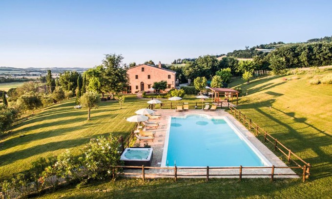 Corinaldo House | Discover Casalantico: Guest Rated 10/10 with Pool & Hot Tub
