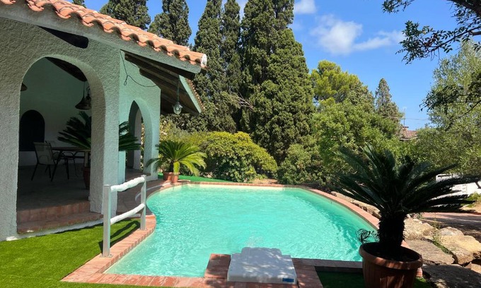Sarroch Villa | Beachside Villa with Pool - Casale al mare Awaits You!