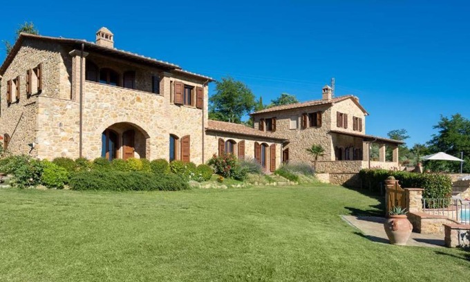 Volterra Apartment | Idyllic Casale con Vista Colline with Oceanfront Pool
