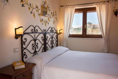 Castelmola House | Relaxing Oceanfront Retreat at Casale Di Caterina
