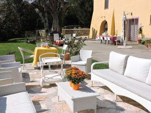 Ronciglione Bed & Breakfast | Relax at Casale Fedele Family B&B with Ocean Views
