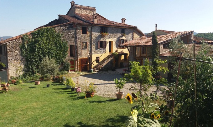 Bassano Sotto House | Discover Relaxation in a Country House with Pool & Kitchen