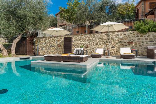 Castel del Piano Villa | Relax at Casale Montegiovi 6: Oceanfront Retreat Awaits