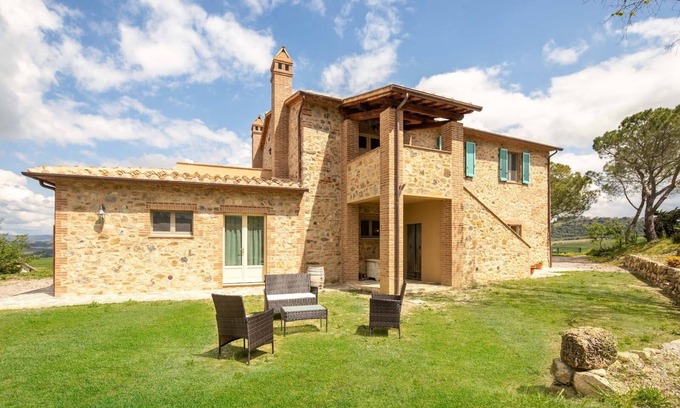Castel del Piano Villa | Discover Casale Stabbiatelli: 10/10 with Ocean Views