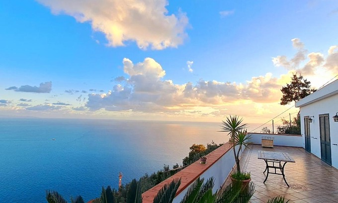 Furore House | Idyllic Villa Casalena with Ocean Views in Furore