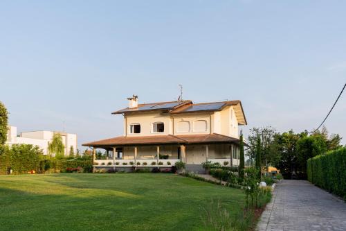 Bordonchio Apartment | Inviting CasaLO' Igea with Hot Tub & 9.3 Guest Rating