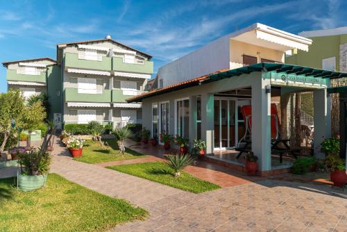 Toroni Apartment | Oceanfront Bliss at Casamariatoroni: Family-Friendly Retreat