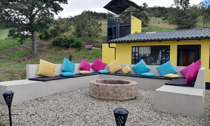 El Rosal House | Pet-Friendly Casamarilla: Family Comfort with Hot Tub