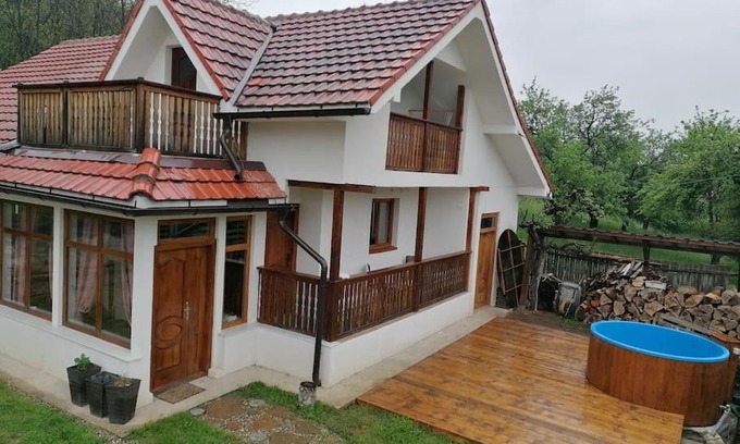 Ciresu House | Experience CasAndi: Beachfront Oasis with Pool & Spa