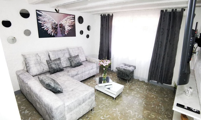 Guayabal House | Casangel Hogar Familiar: Ideal for Families with Spa & Kitchen