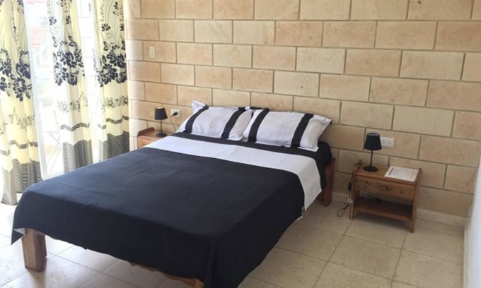 Cienfuegos House | Inviting Casangol: Spa Retreat with Breakfast & Family Friendly