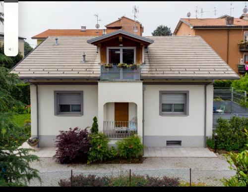 Merate House | Highly Rated CasaNobile "Il Melo" - Your Perfect Getaway
