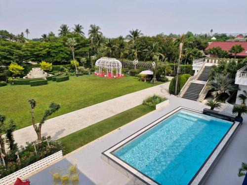 Nakhon Chai Si House | Discover Guest Houses in Ban Bang Kabao, Thailand
