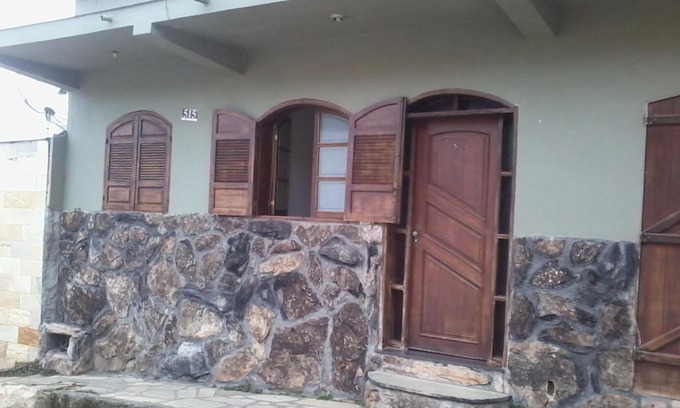 Sao Thome das Letras House | Discover Casarão: Pet-Friendly Retreat with Perfect Reviews