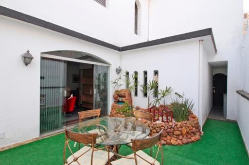 Vila Mariana House | Family-Friendly Retreat at Casarão da Villa for 23 Guests