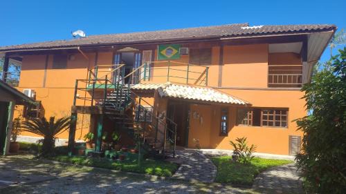 Pereque-Mirim House | Oceanfront Casarão Villa al Mare with Pool & Scenic Views