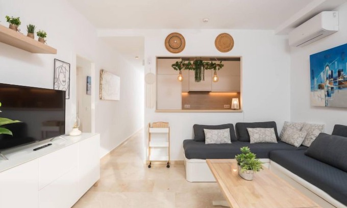 Marina de Casares Apartment | Inviting Casares Costa: Oceanfront Stay with Pool & Spa