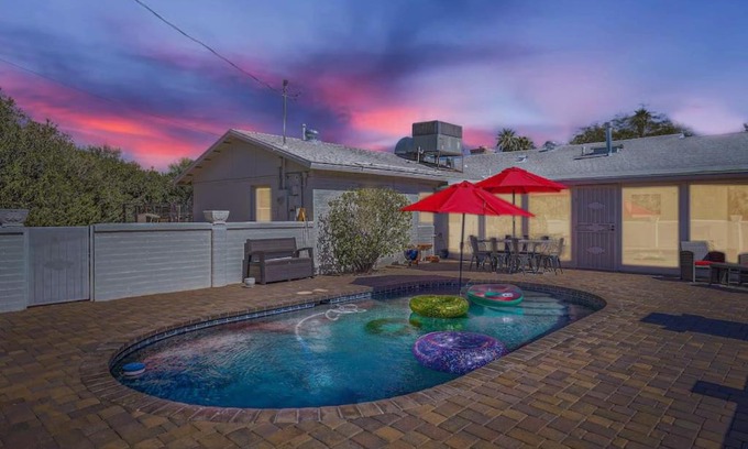 Casas Adobes House | Experience Casas Adobes with Inviting Salt Water Pool