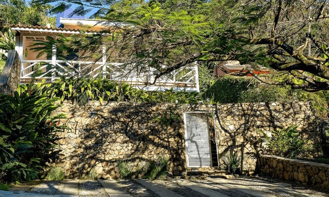 Morro da Cruz House | Relaxing Retreats with Jacuzzi Near Perequê Beach, Ilhabela