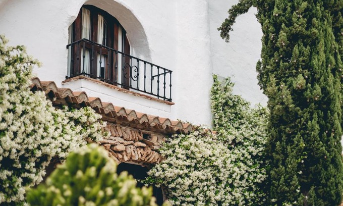 Alcudia de Guadix Resort | Explore Casas Cueva Tio Tobas Guadix: Pet-Friendly Retreat