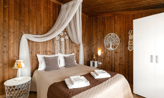 Alcobaca Villa | Relax at Casas da Gralha - Orquídea with Spa and Family Amenities